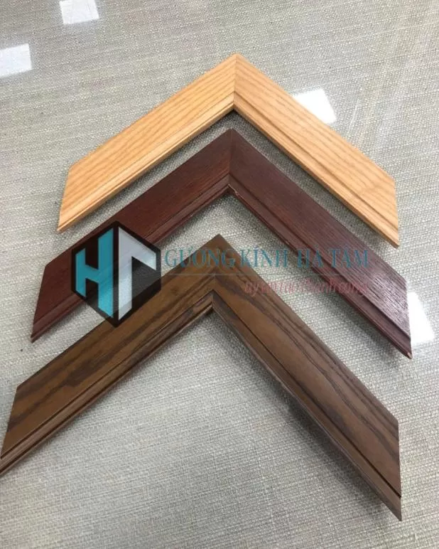 Lựa chọn gương khung phòng khách